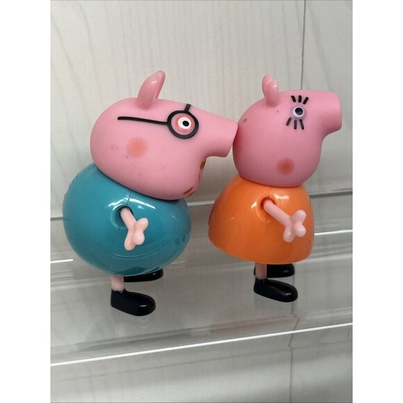 Peppa Pig Family Set Daddy Peppa George Mummy Tourist Figures Cake Topper’s x 5 - Picture 15 of 16